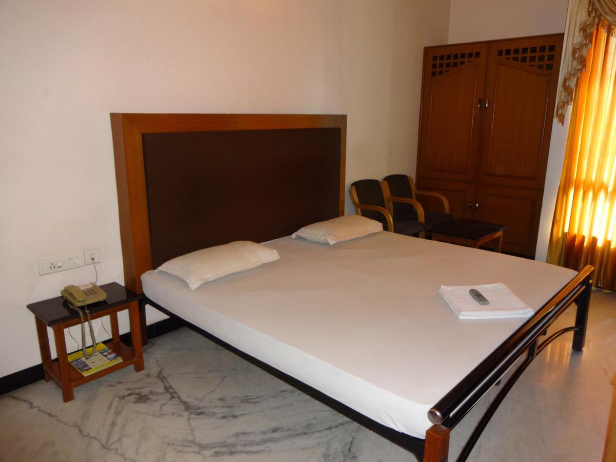 Hotel Grand Palace Коимбатур Экстерьер фото
