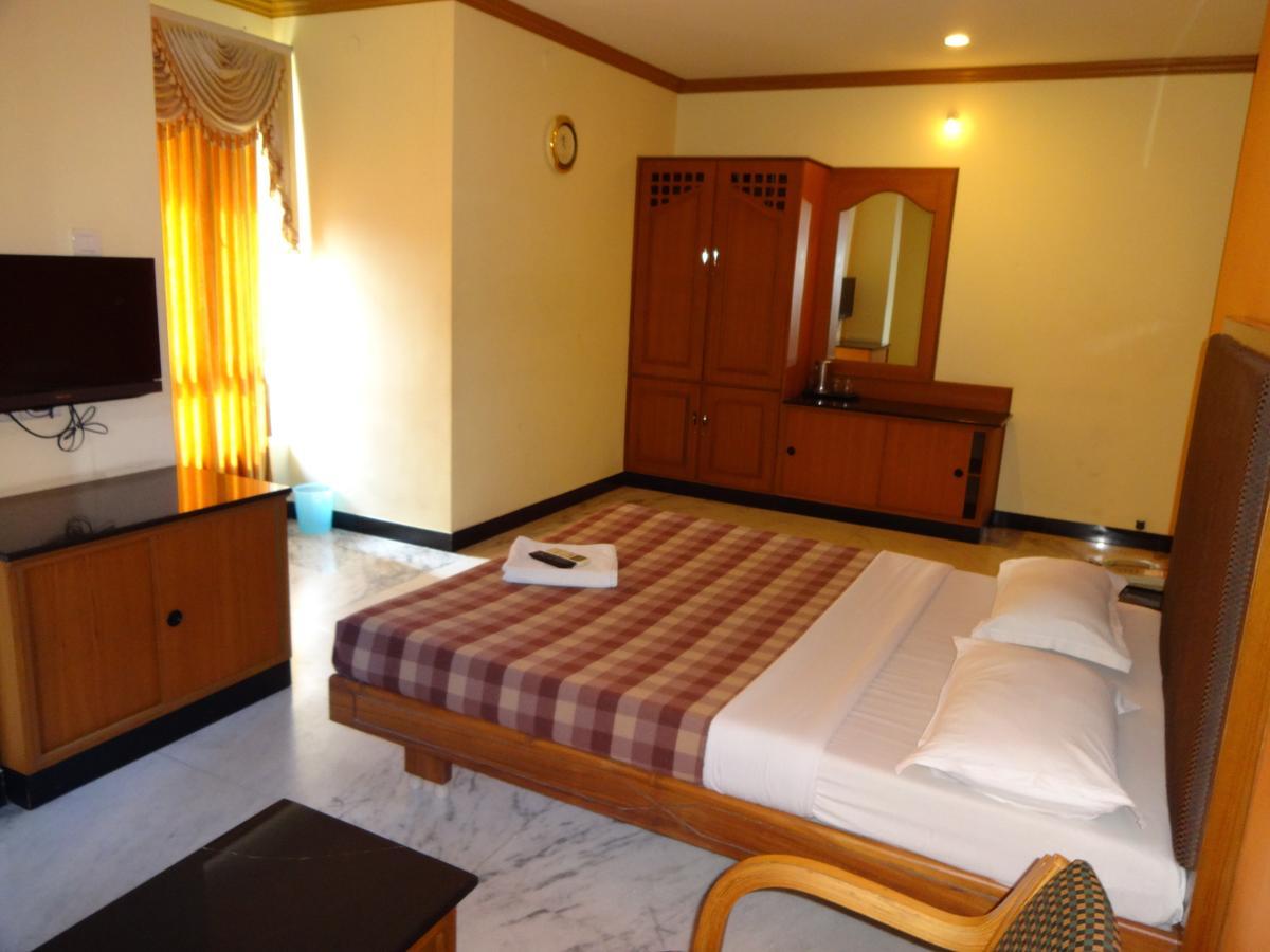 Hotel Grand Palace Коимбатур Экстерьер фото